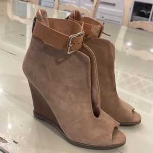 Zigisoho suede wedges size 8 1/2